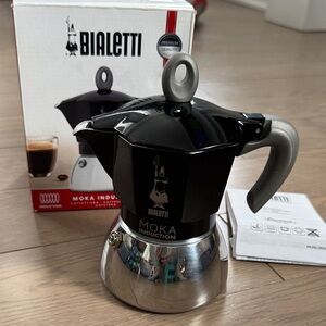 Black and Silver 4 Cup Bialetti Moka Induction Coffee Maker